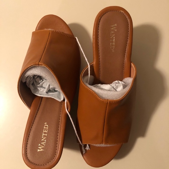 ($40) Wanted NWT slides - Picture 3 of 5